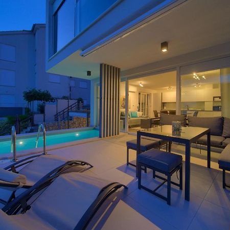 Villa Solis Lacus Modern Apartment - Private Heated Pool - Smart Tv Sky X - Free Parking Njivice Eksteriør billede