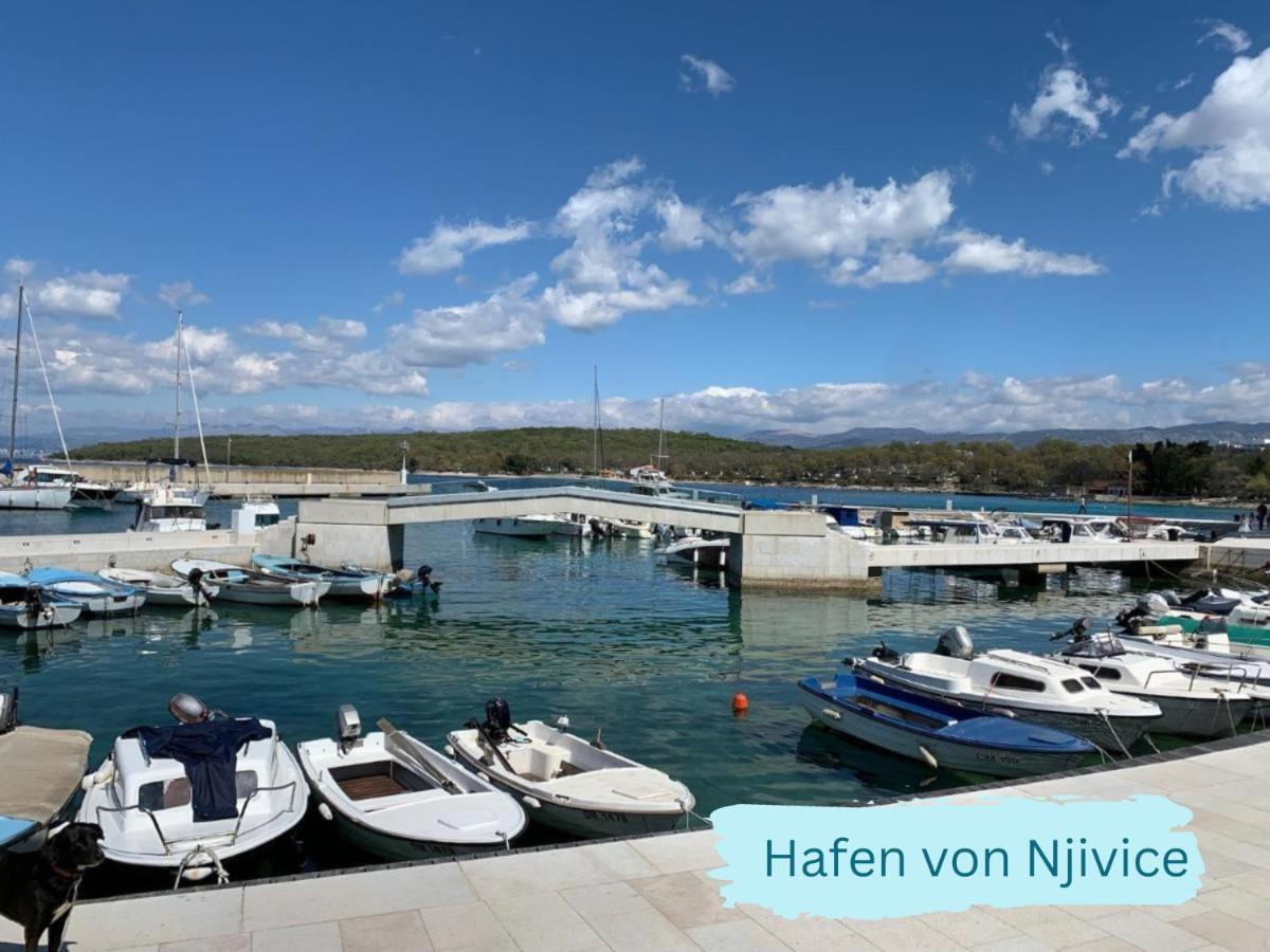 Villa Solis Lacus Modern Apartment - Private Heated Pool - Smart Tv Sky X - Free Parking Njivice Eksteriør billede