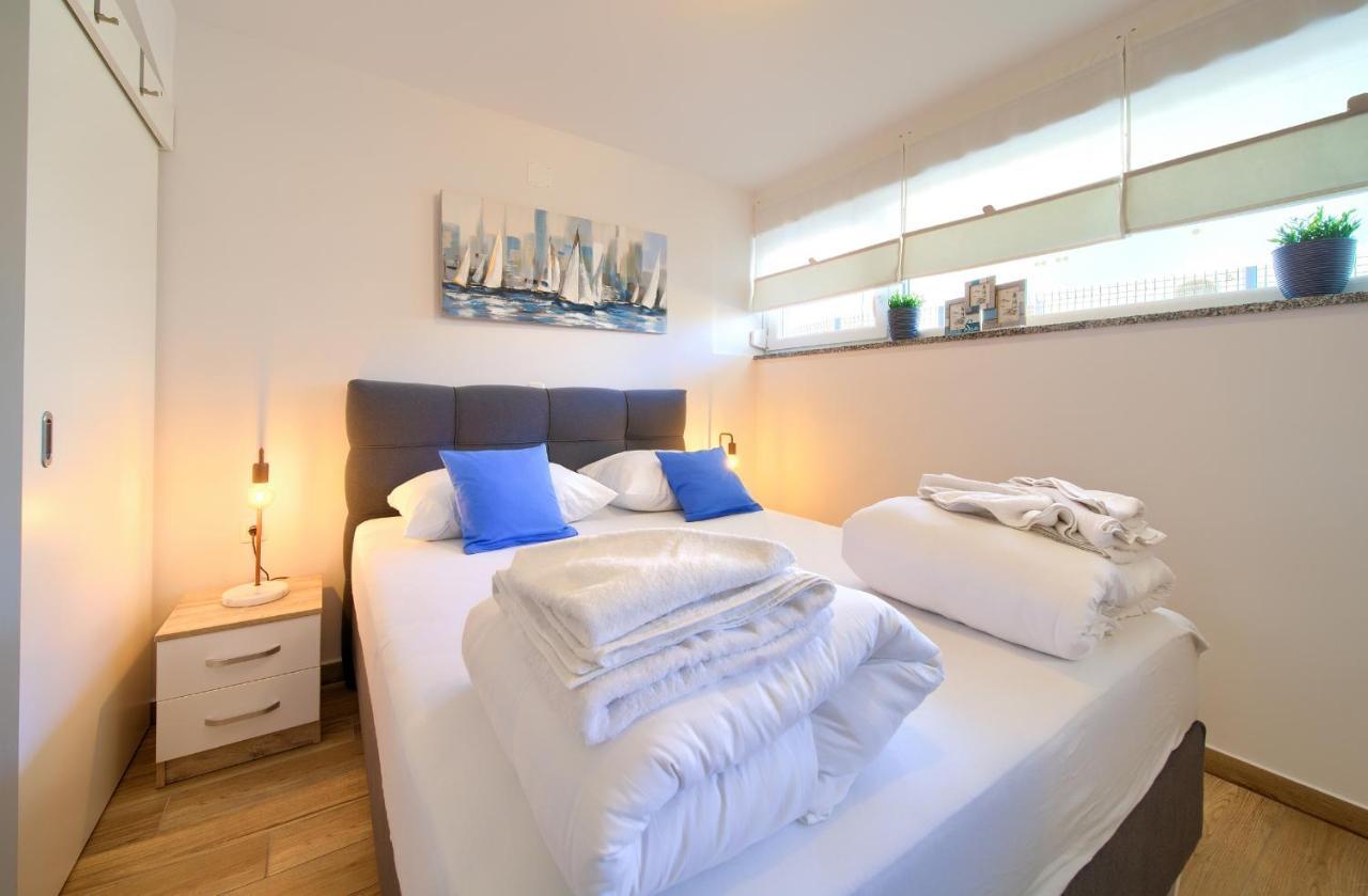 Villa Solis Lacus Modern Apartment - Private Heated Pool - Smart Tv Sky X - Free Parking Njivice Eksteriør billede