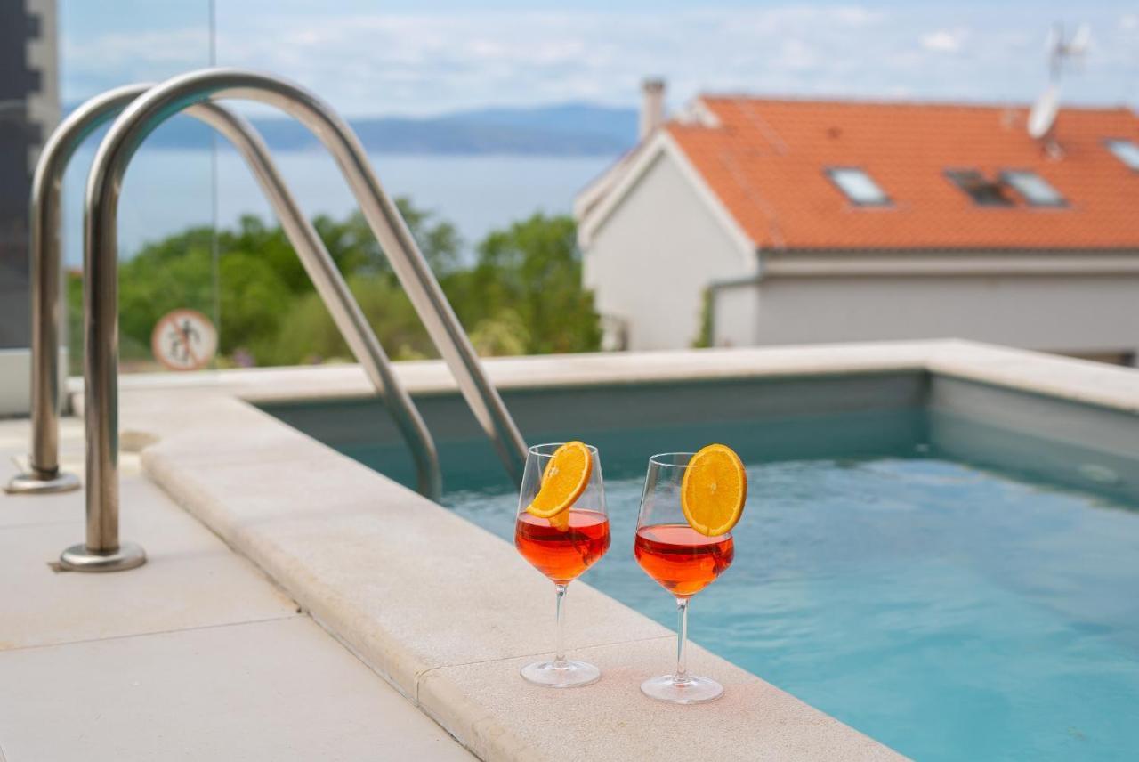 Villa Solis Lacus Modern Apartment - Private Heated Pool - Smart Tv Sky X - Free Parking Njivice Eksteriør billede
