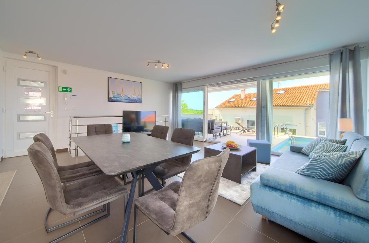Villa Solis Lacus Modern Apartment - Private Heated Pool - Smart Tv Sky X - Free Parking Njivice Eksteriør billede