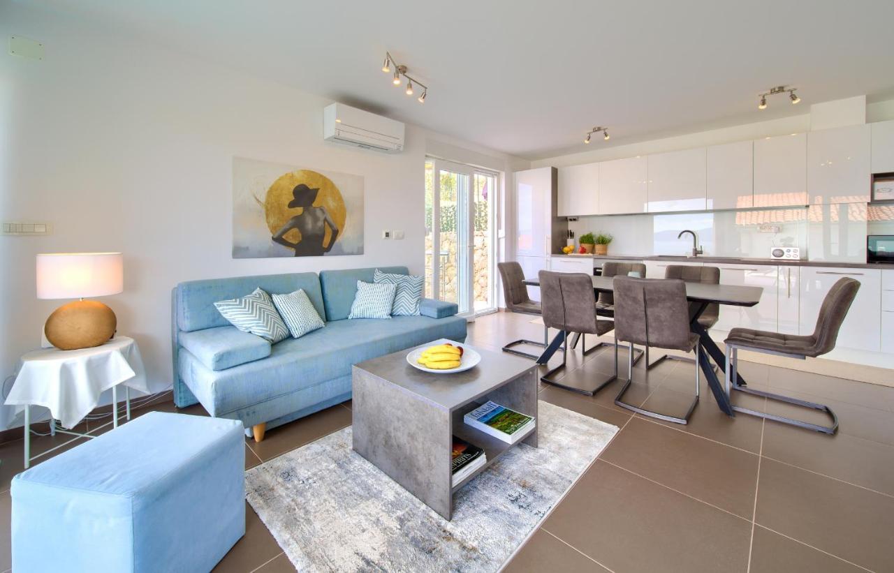 Villa Solis Lacus Modern Apartment - Private Heated Pool - Smart Tv Sky X - Free Parking Njivice Eksteriør billede