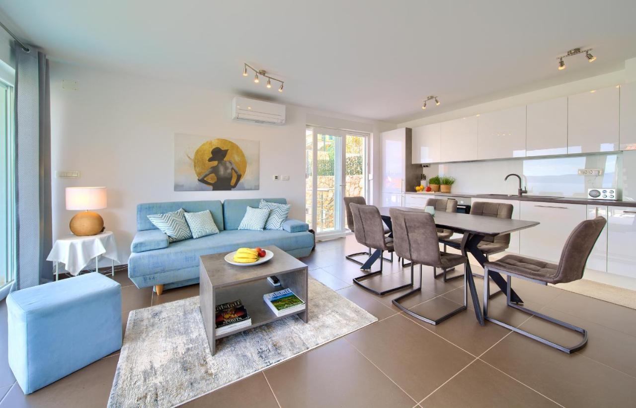 Villa Solis Lacus Modern Apartment - Private Heated Pool - Smart Tv Sky X - Free Parking Njivice Eksteriør billede