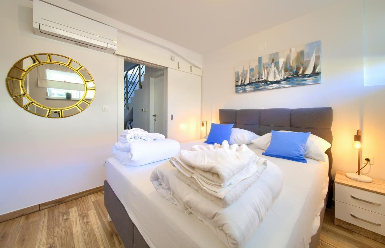 Villa Solis Lacus Modern Apartment - Private Heated Pool - Smart Tv Sky X - Free Parking Njivice Eksteriør billede