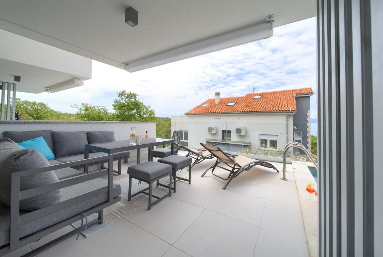 Villa Solis Lacus Modern Apartment - Private Heated Pool - Smart Tv Sky X - Free Parking Njivice Eksteriør billede