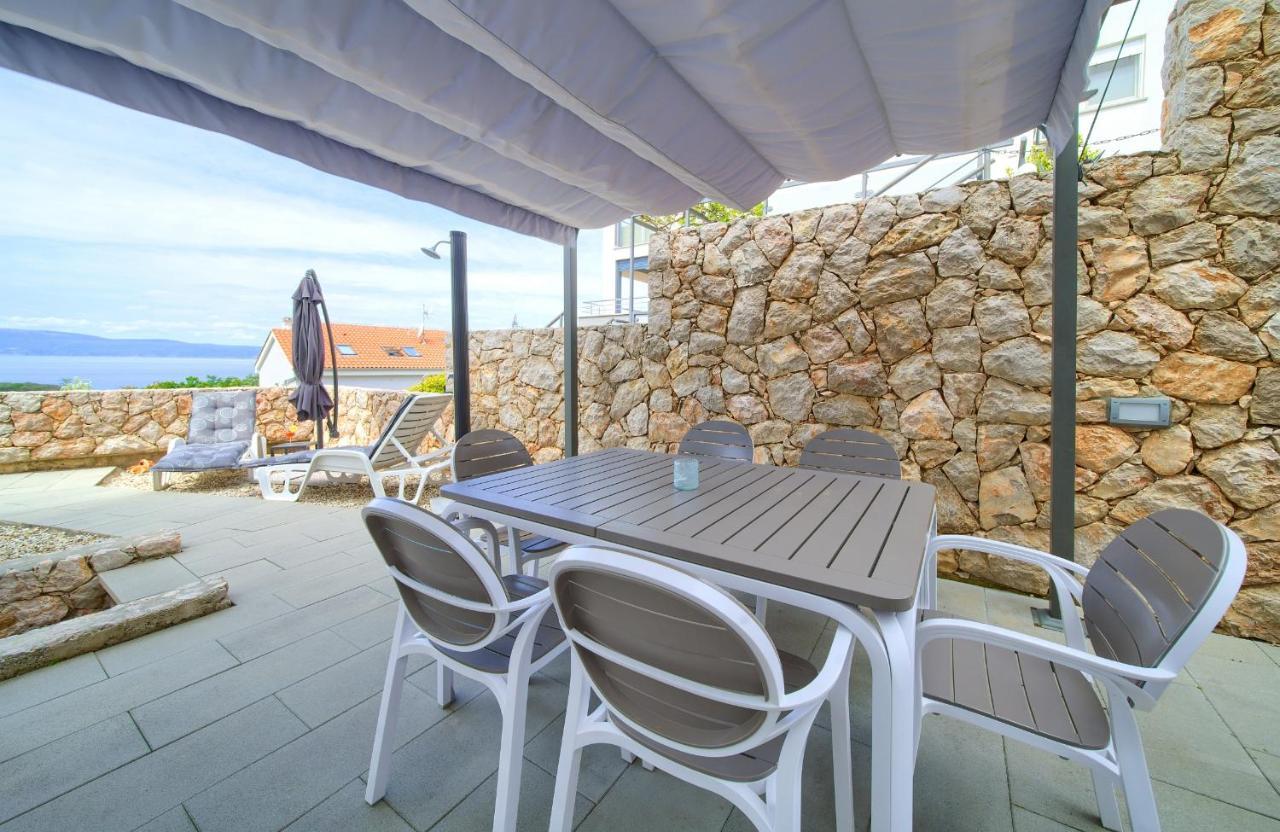 Villa Solis Lacus Modern Apartment - Private Heated Pool - Smart Tv Sky X - Free Parking Njivice Eksteriør billede
