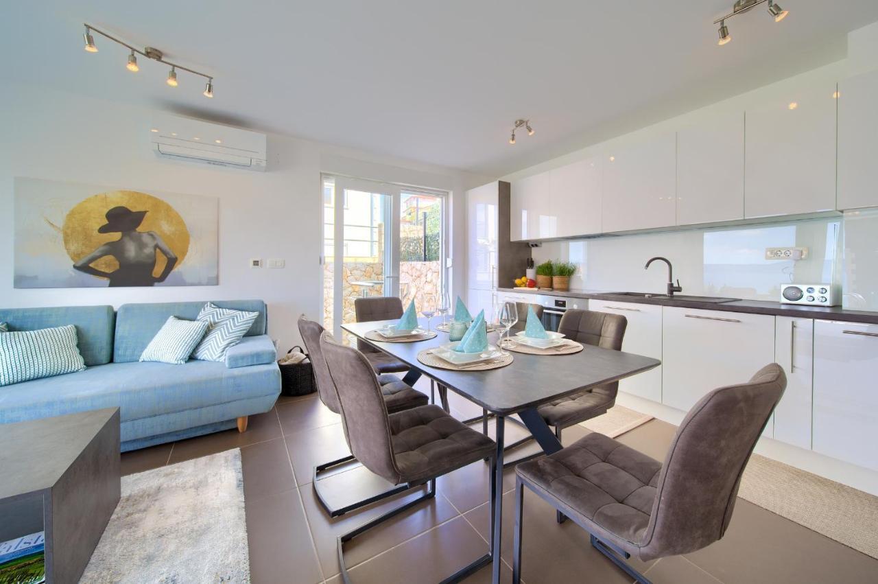 Villa Solis Lacus Modern Apartment - Private Heated Pool - Smart Tv Sky X - Free Parking Njivice Eksteriør billede