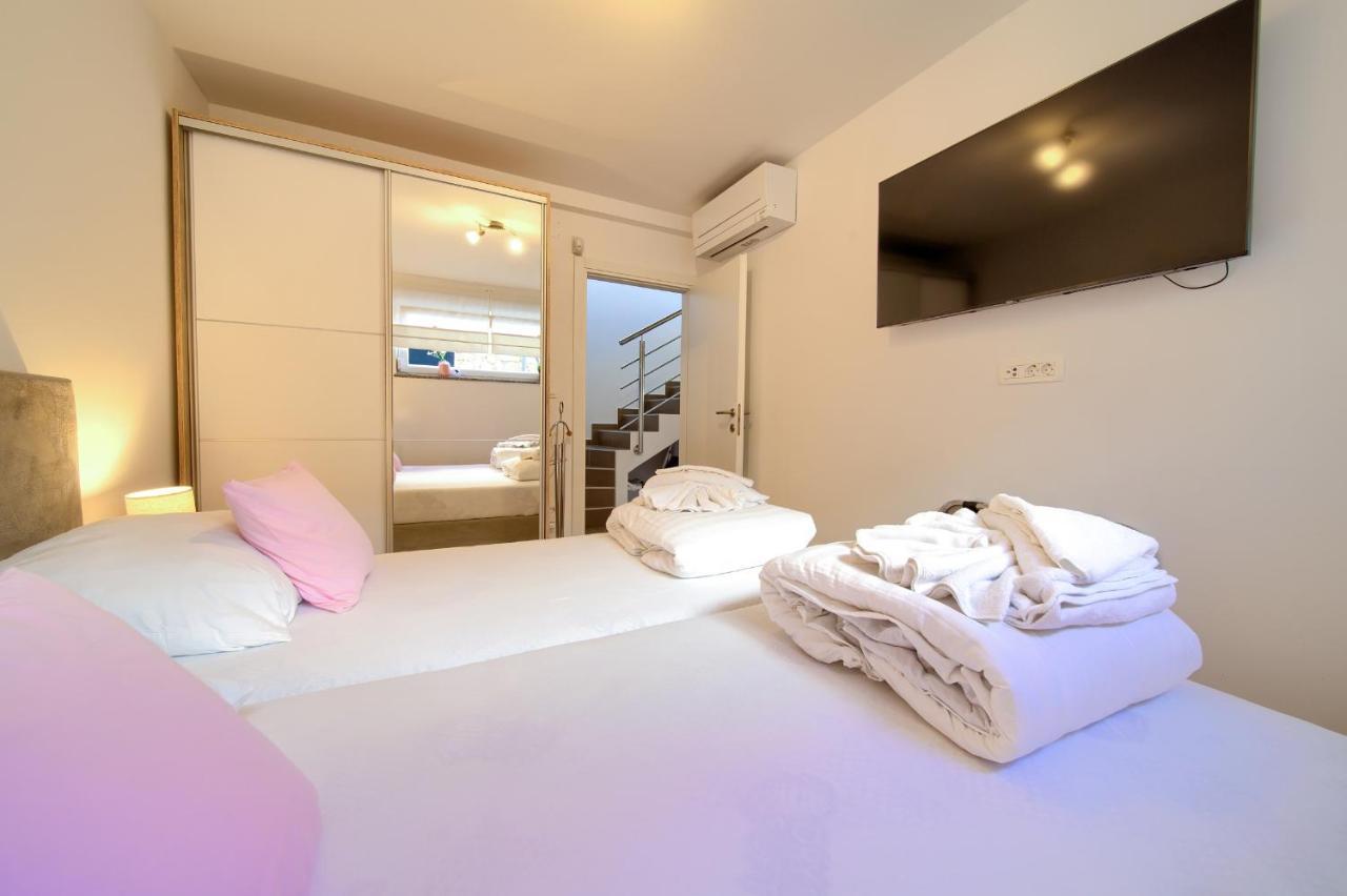 Villa Solis Lacus Modern Apartment - Private Heated Pool - Smart Tv Sky X - Free Parking Njivice Eksteriør billede