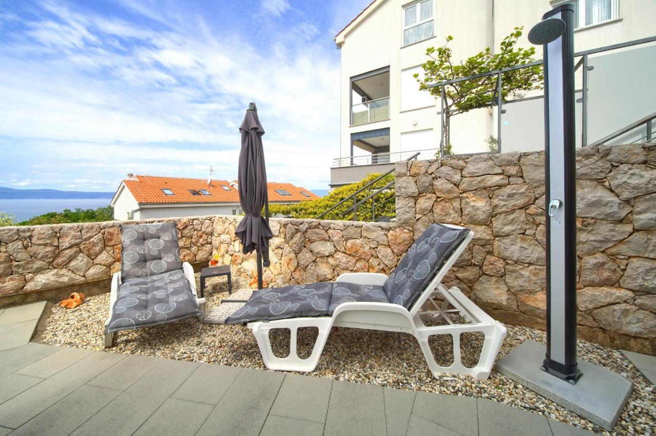 Villa Solis Lacus Modern Apartment - Private Heated Pool - Smart Tv Sky X - Free Parking Njivice Eksteriør billede