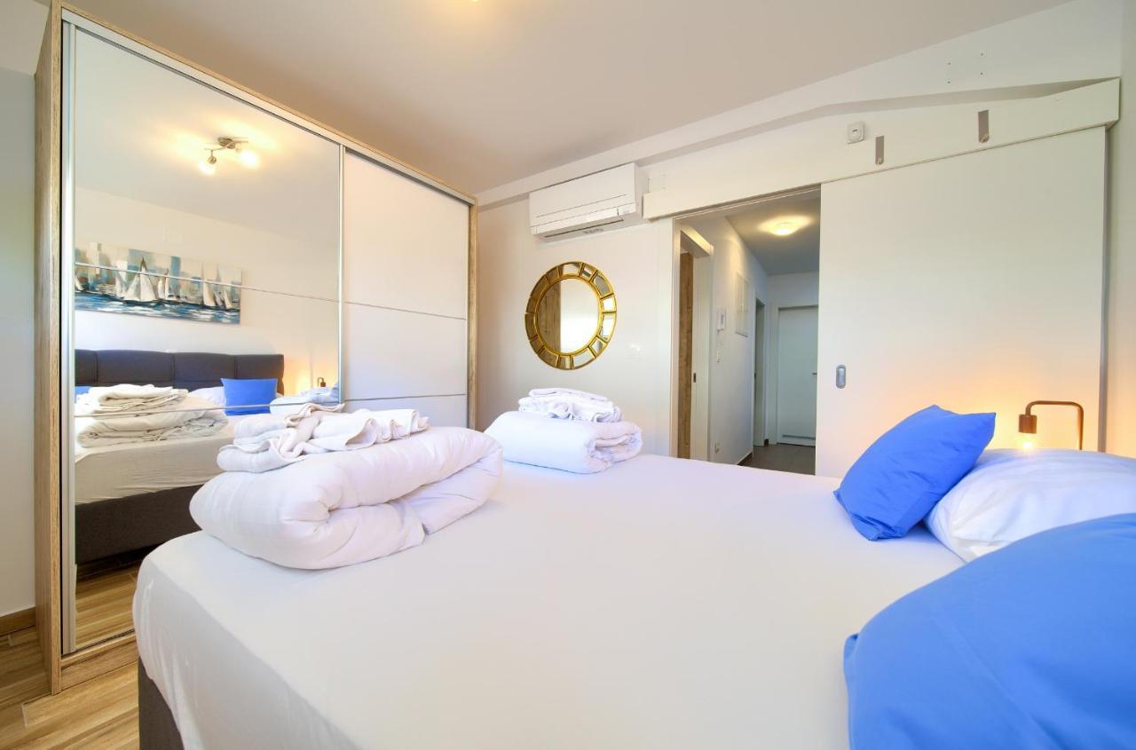 Villa Solis Lacus Modern Apartment - Private Heated Pool - Smart Tv Sky X - Free Parking Njivice Eksteriør billede