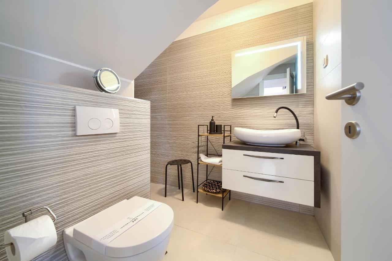 Villa Solis Lacus Modern Apartment - Private Heated Pool - Smart Tv Sky X - Free Parking Njivice Eksteriør billede