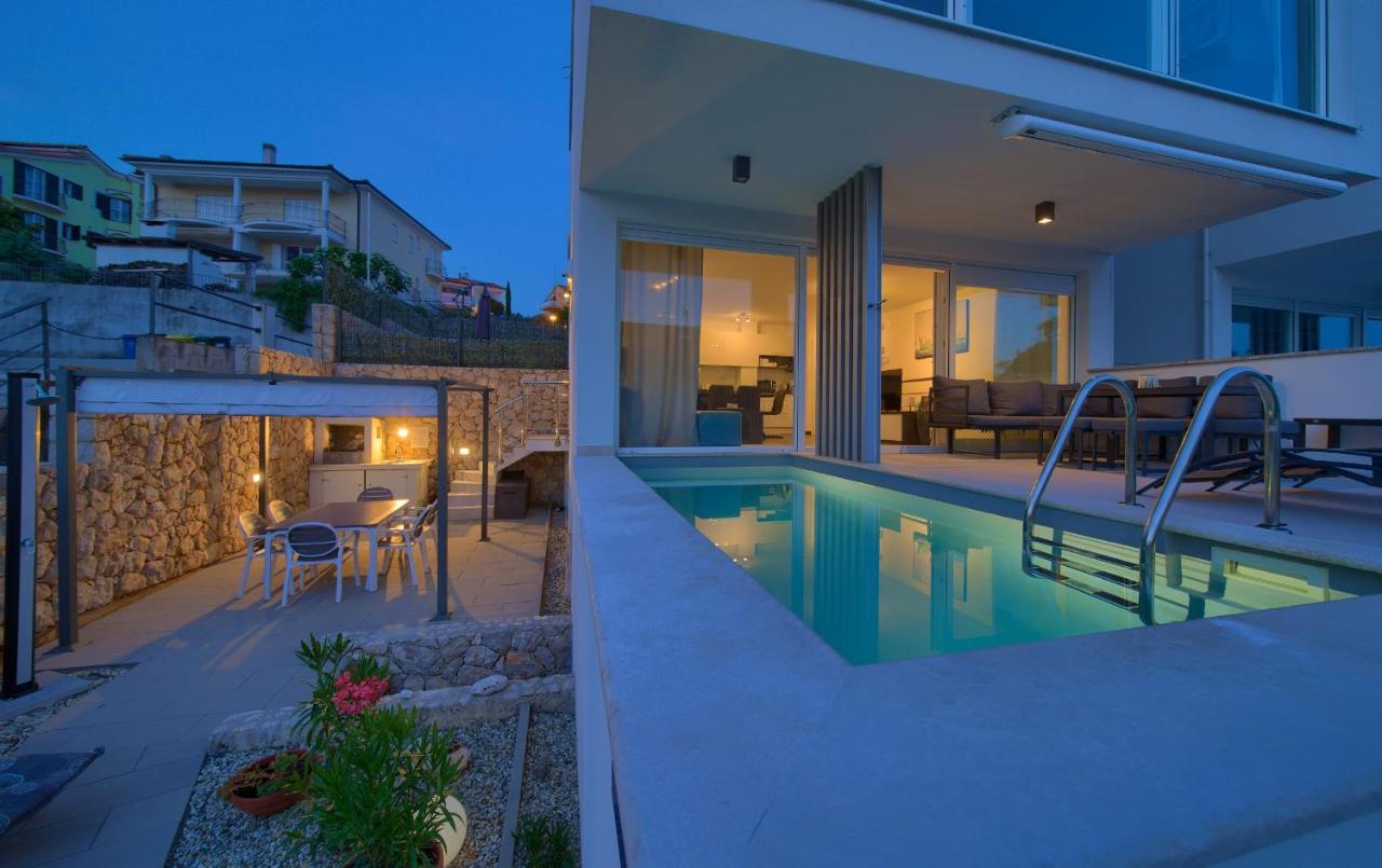 Villa Solis Lacus Modern Apartment - Private Heated Pool - Smart Tv Sky X - Free Parking Njivice Eksteriør billede