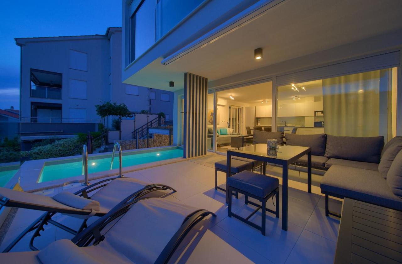 Villa Solis Lacus Modern Apartment - Private Heated Pool - Smart Tv Sky X - Free Parking Njivice Eksteriør billede